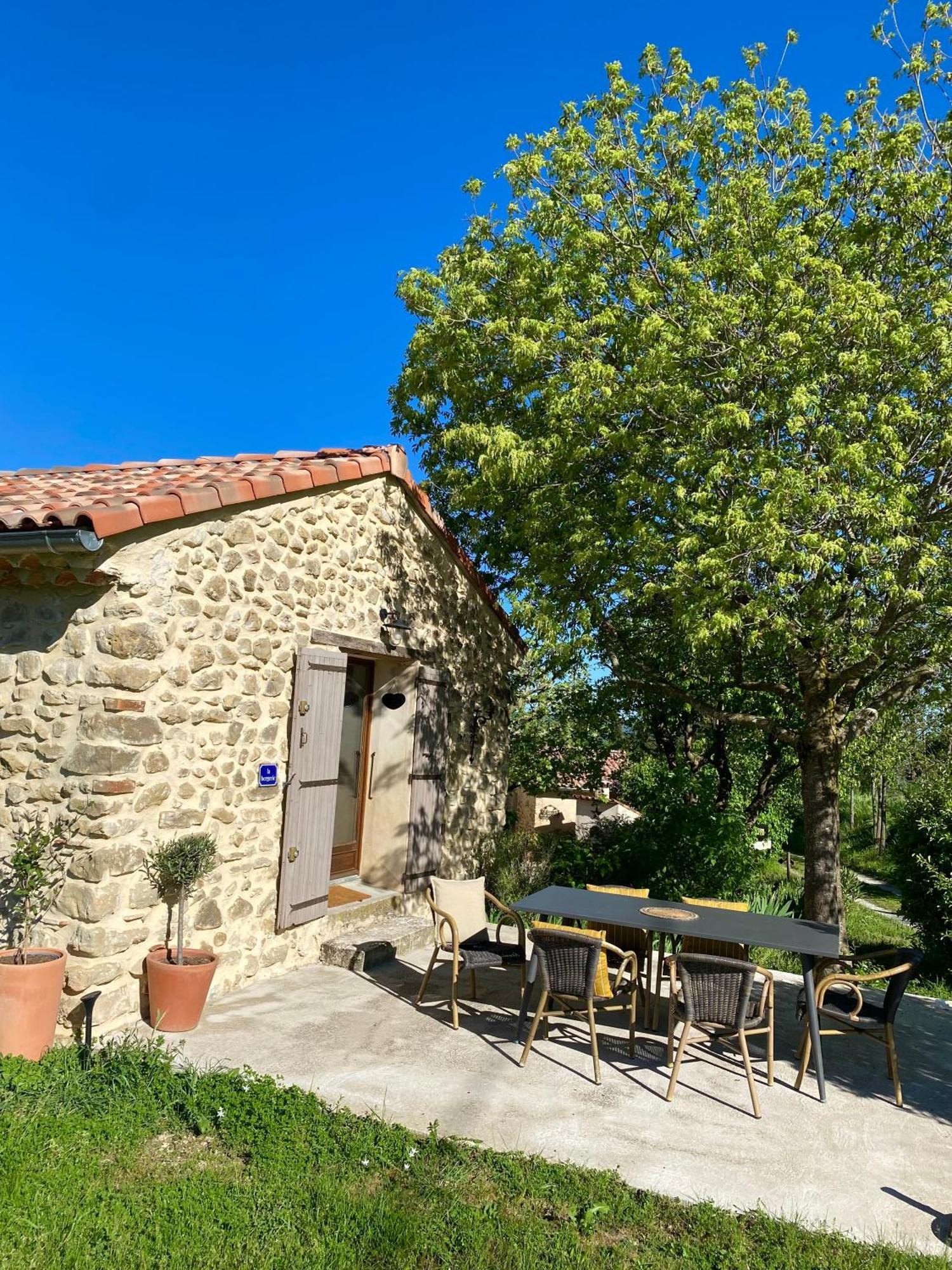 Вилла La Magnanerie En Provence Niozelles Экстерьер фото